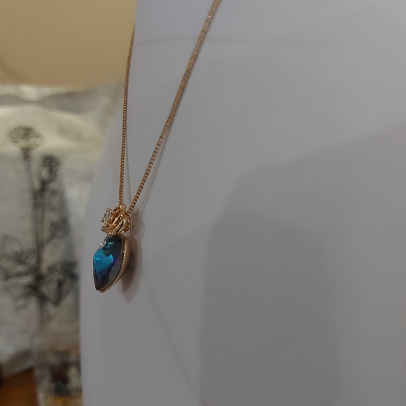 18K GOLD PLATED HEART PENDANT NECKLACE - Picture 4 of 7